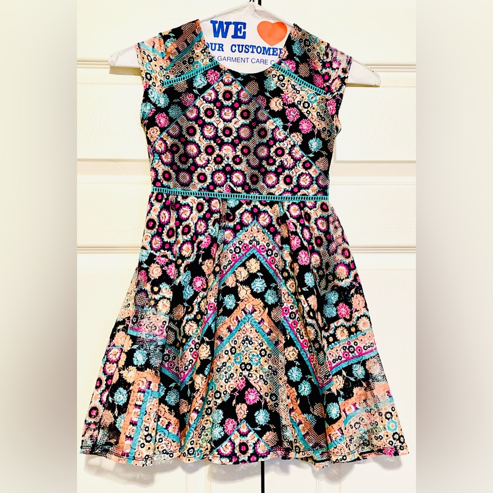 Very cute dress by Xhilaration 7/8